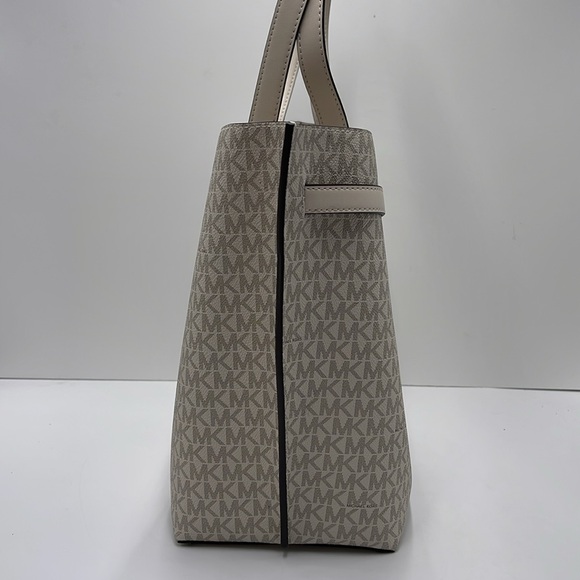 Michael Kors Emilia Large Logo Tote Bag 
COLOR LT CRM MULTI
NWT - Picture 3 of 16